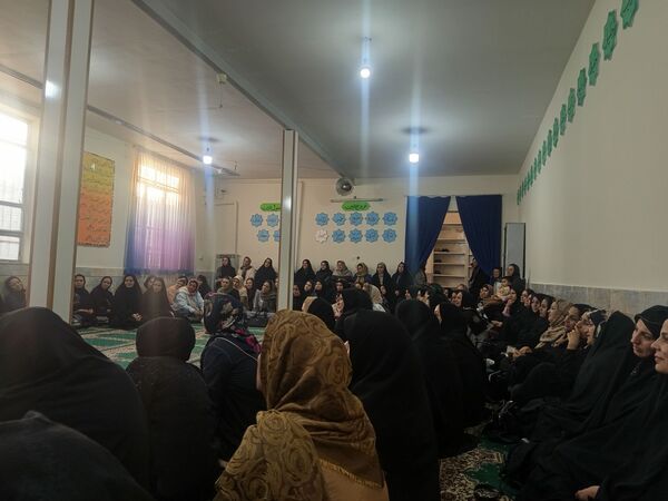 اولین جلسه انجمن اولیا در دبستان سمیه 