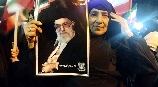 در موجی دیگر از حماسه مردم سلسله باز هم میدان را حفظ کردند