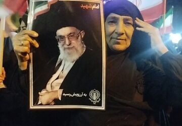 در موجی دیگر از حماسه مردم سلسله باز هم میدان را حفظ کردند