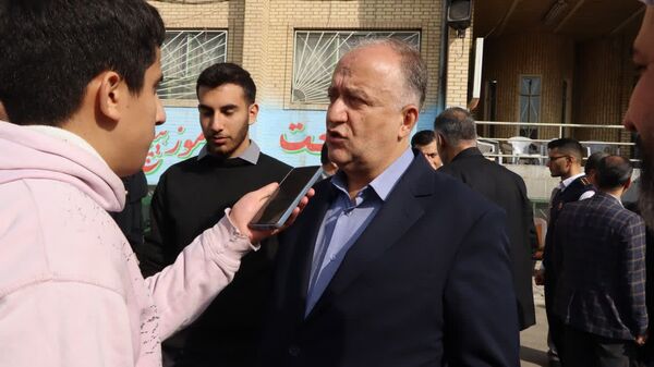 برگزاری مانور متمرکز استانی زلزله و ایمنی همزمان با سراسر کشور در مدرسه نیکان ناحیه 2 کرج 