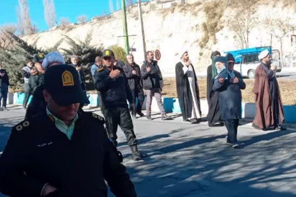 مراسم پیاده روی از مسجد موسی بن جعفر تا امام زاده اسماعیل درشهرستان فیروزکوه