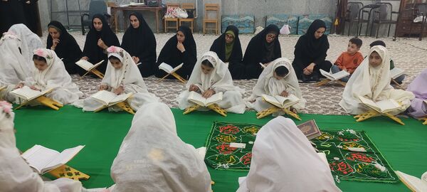 برگزاری محفل انس با قرآن به میزبانی دبستان راشد مرندی در حاجی‌‌آباد 