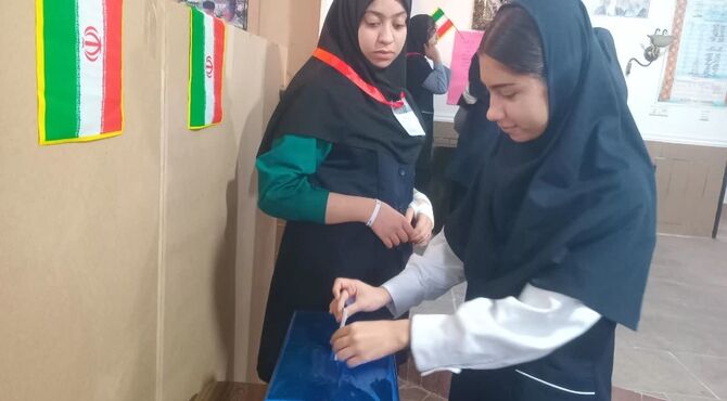 انتخابات شورای دانش‌آموزی در مدرسه  غیر دولتی ایران‌زمین شهر یاسوج 