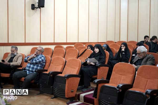 دومین نشست فعالان رسانه ای استان قم با موضوع تشییع رهبر شهید 
