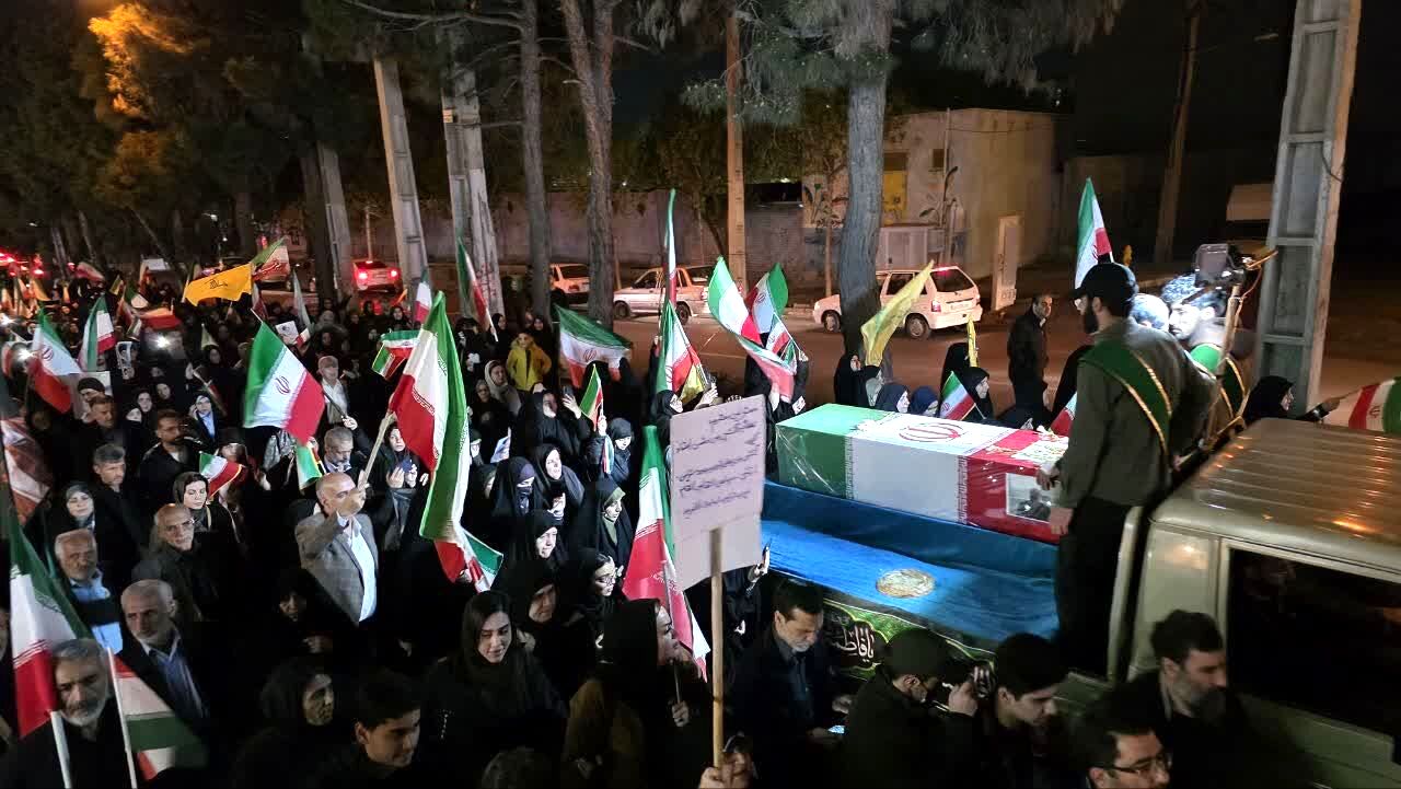 تشییع پیکر پاک جانباز سرافراز دفاع مقدس شهید حسن برزو در چهل و یکمین خروش شبانه مردم رجایی شهر کرج