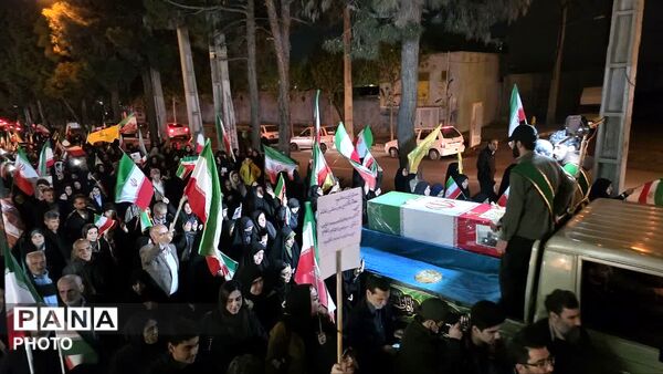 تشییع پیکر پاک جانباز سرافراز دفاع مقدس شهید حسن برزو در چهل و یکمین خروش شبانه مردم رجایی شهر کرج