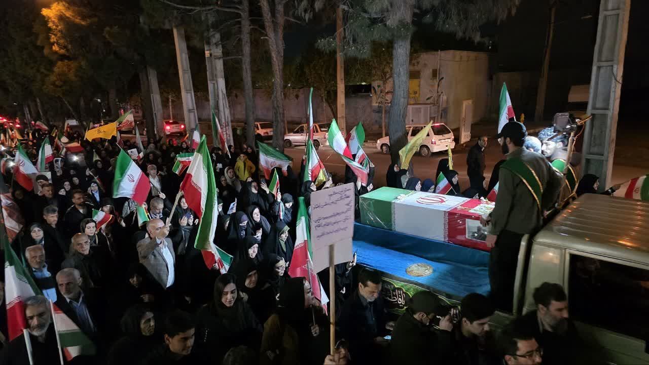 تشییع پیکر پاک جانباز سرافراز دفاع مقدس شهید حسن برزو در چهل و یکمین خروش شبانه مردم رجایی شهر کرج