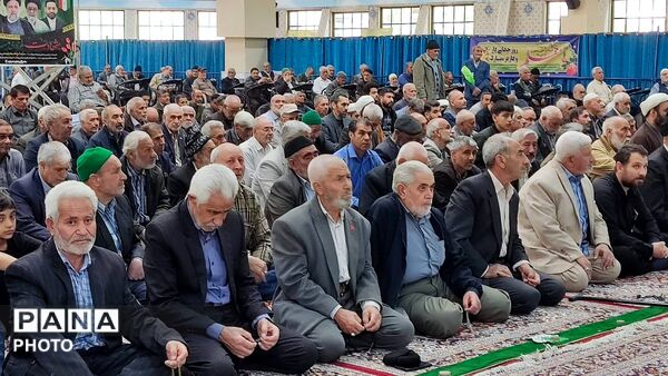  برپایی میز خدمت در حاشیه نماز جمعه بجنورد با حضور مسئولان استانی