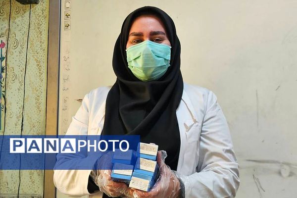 توزیع بسته‌های سلامتی در مدرسه ابتدایی هدی با مشارکت سفیران سلامت