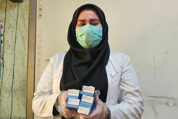 توزیع بسته‌های سلامتی در مدرسه ابتدایی هدی با مشارکت سفیران سلامت