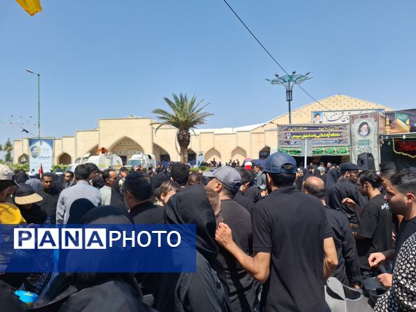 پیاده‌روی جاماندگان اربعین در گلستان شهدای اصفهان