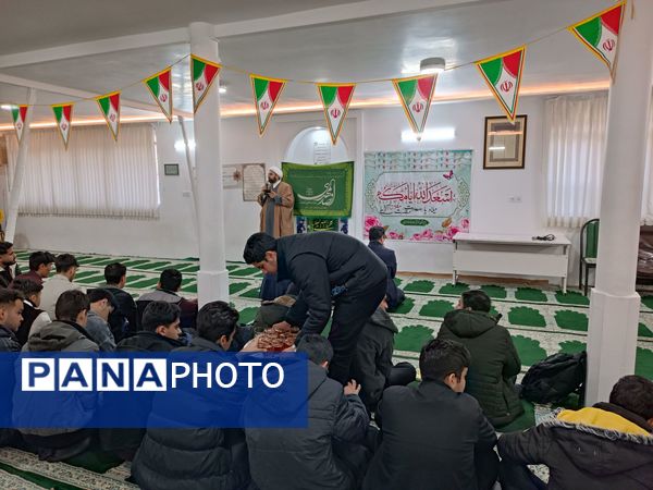 جشن ولادت باسعادت حضرت مهدی (ع) در دبیرستان نمونه آیت‌الله خامنه‌ای