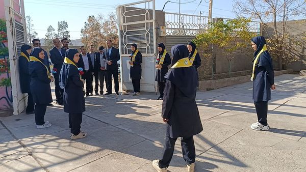 بازدید مسئولین استانی  از دبیرستان فرزانگان