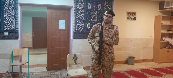 آموزش عملی آمادگی دفاعی در دبیرستان فرزانگان استعداد درخشان ملارد