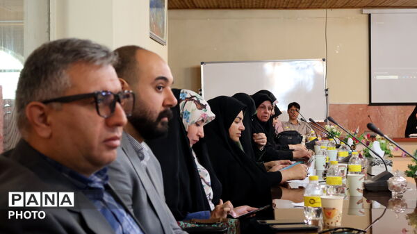 نشست کارشناسان فرهنگی مناطق ۱۹ گانه تهران در اردوگاه ابوذر
