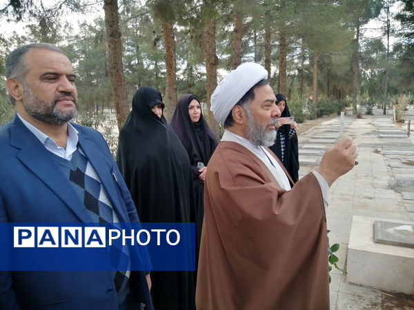 غبارروبی مزار دانش‌آموز شهید «حیدر رضایی» در قم