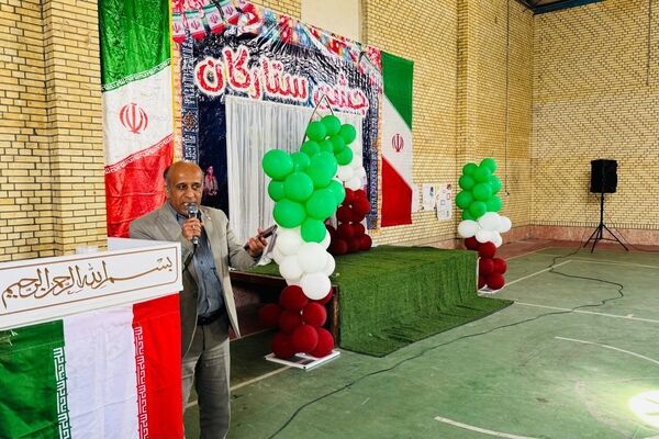 جشن ستارگان سندرک با تجلیل از دانش‌آموزان برتر دبیرستان‌های امیرکبیر و کوثر