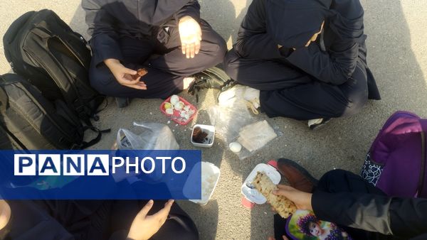 دور همی دخترانه همزمان با هفته بهداشت روان در دبیرستان فرهنگیان 