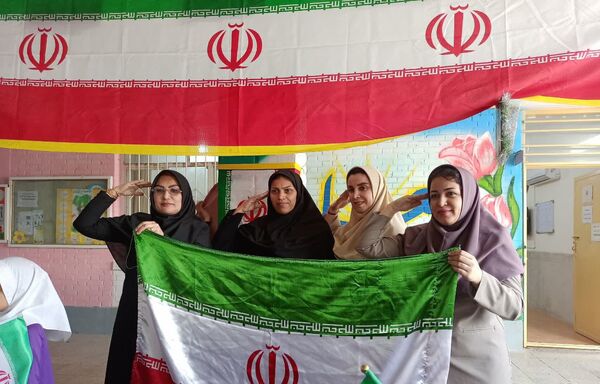 زنگ انقلاب در مدرسه شهید ابراهیم تنیده ناحیه یک بندرعباس به صدا در آمد