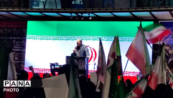 «فدای ایران»؛ پیام تویسرکان به جهان در مراسم اربعین قائد شهید