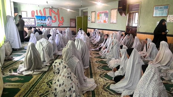 زنگ نماز در دبیرستان نمونه دولتی شهید خزایی اسدآباد