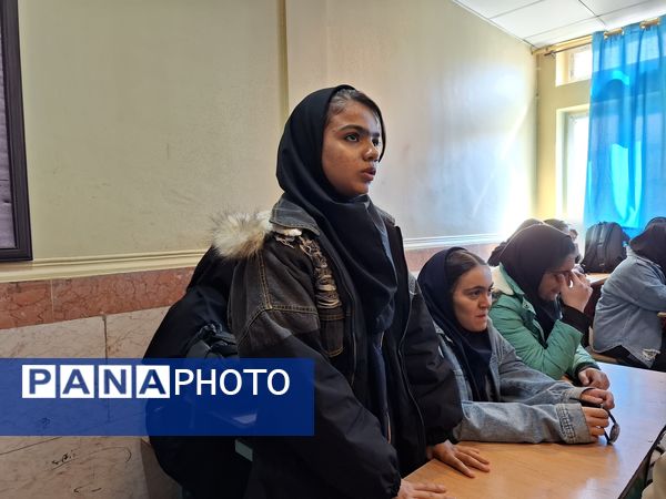 نشست دانش‌آموزی در راستای کیفیت‌بخشی به آموزش در دبیرستان دخترانه نبوت صفادشت