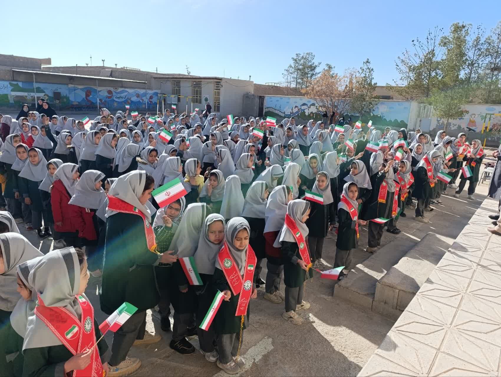 طنین زنگ انقلاب دردبستان خدیجه کبری ابرکوه  