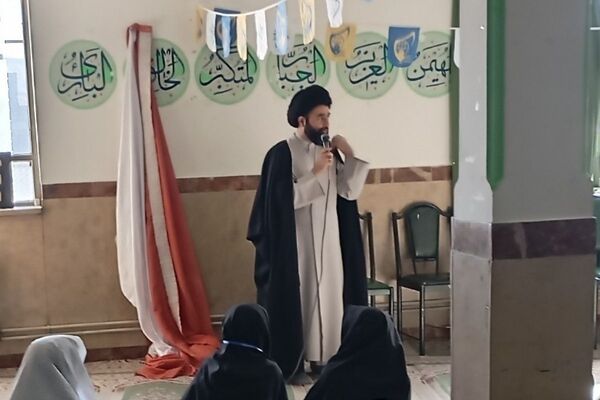 هیئت شهرستانی به مناسبت شهادت حضرت زهرا(س) در دبیرستان حضرت معصومه(س) شهرستان فیروزکوه