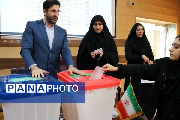 انتخابات هیات رئیسه‌ شورای دانش‌آموزی شهرستان مرند