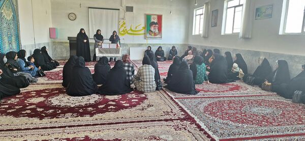 جلسه توانمندسازی والدین پایه هفتم و گفتمان تربیتی- درسی در دبیرستان فیاض کاشمر