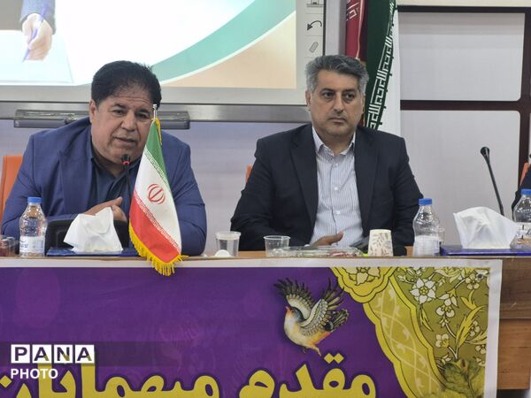 معلمان نمونه در قاب افتخار آموزش و پرورش منطقه ۵