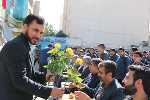 آیین بازگشایی مدارس و نواختن زنگ مهر ایثار و شهادت در ناحیه ۶ مشهد 