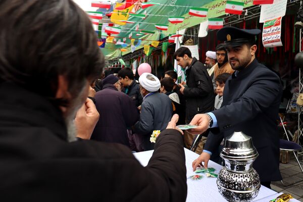 ٢٢ بهمن؛ روزى که دلها با قدم‌‌ها یکى میشود