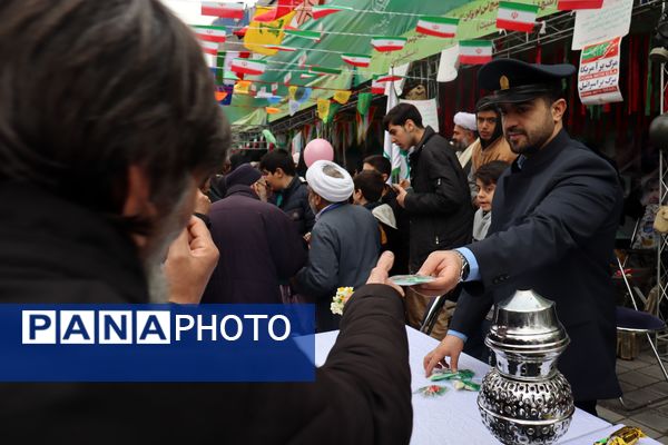 ٢٢ بهمن؛ روزى که دلها با قدم‌‌ها یکى میشود