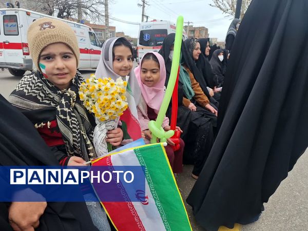 نبض انقلاب در خیابان‌ها تپید