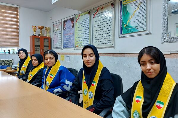 اهدا کتاب به پیشتازان فعال کهریزک 