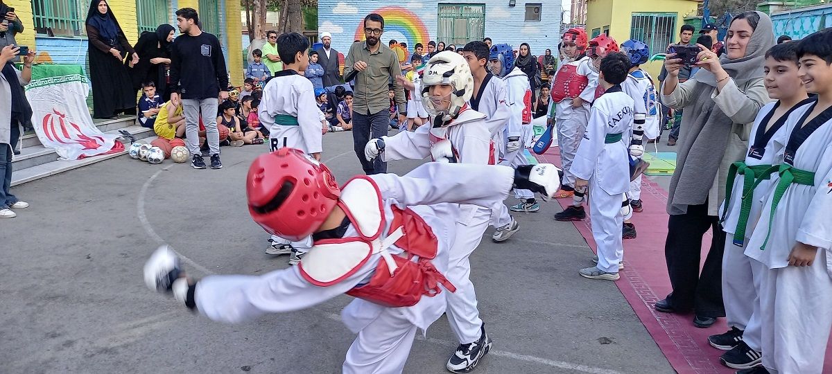 المپیاد ورزشی مدرسه شکوفه‌ها ناحیه 4 کرج در هفته تربیت بدنی  