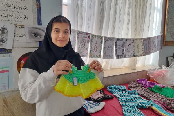 نمایشگاه و بازارچه هنرهای دستی در دبیرستان شاهد فیض شیراز 