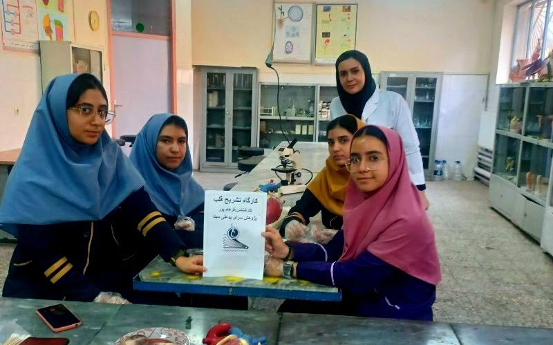 برگزاری کلاس‌های آموزشی زیست‌فناوری فرصتی برای ارتقای مهارت‌های علمی دانش‌آموزان است