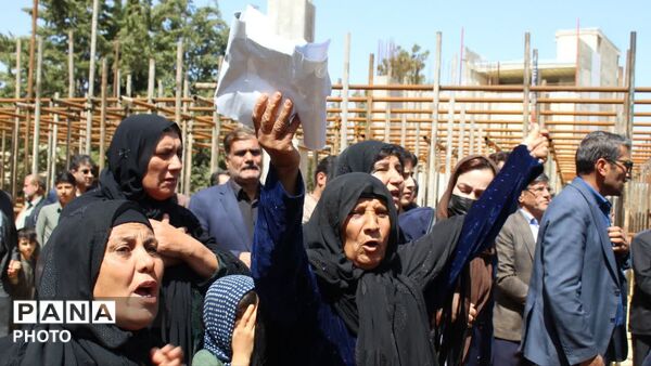 دیار آریوبرزن، پیکر فرزند دلیر خود را در آغوش گرفت