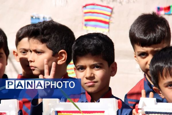 جشنواره دانش‌آموزی «کوک به کوک، حال خوب» در دبستان عطایی‌فرد