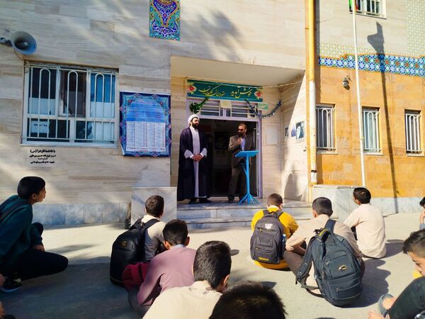 بازدید سرزده بازپرس دادگستری شهرستان کاشمر از دبیرستان میثاق