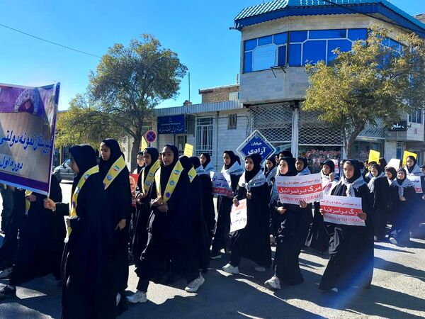 استکبار ستیزی از جنس راهپیمایی در زاوه