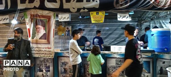 چایخانه ها محل آرامش در دل تجمعات
