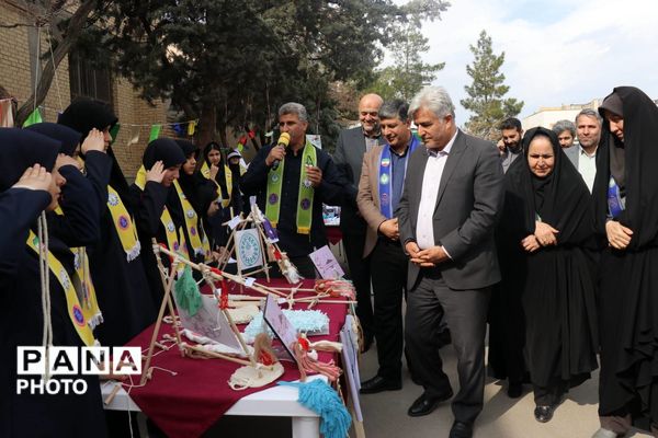 همایش «یاوران انقلاب» ناحیه ۶ مشهد در دبیرستان یاس ۲ 