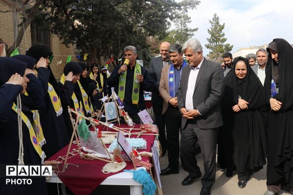 همایش «یاوران انقلاب» ناحیه ۶ مشهد در دبیرستان یاس ۲ 