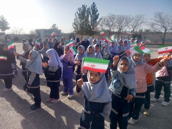 جشن۲۲ بهمن در مدرسه تکتم روستای مهدی آباد خلیل آباد 