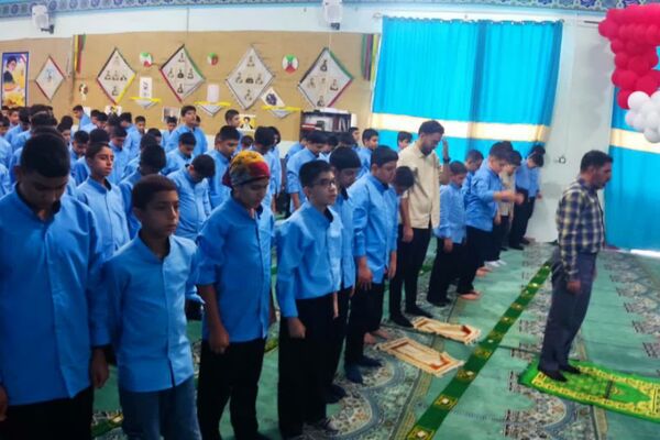 اولین نمازجماعت مدرسه امین بکایی ناحیه ۴شیراز 