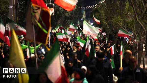  حضور پرشور مردم و مسئولان کرج در سی‌ودومین اجتماع و راهپیمایی شبانه 