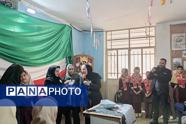 مراسم دهه فجر و برگزاری نمایشگاه دست‌سازهای دانش‌آموزی در دبستان شیخ کلینی